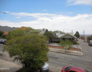 701 W Yandell Drive - Photo Thumbnail 15