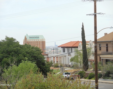 701 W Yandell Drive - Photo Thumbnail 17