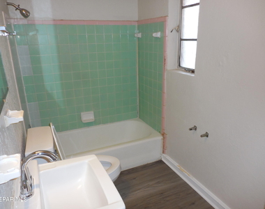701 W Yandell Drive - Photo Thumbnail 11