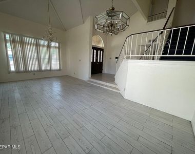 4304 Loma Alegre Drive - Photo Thumbnail 2