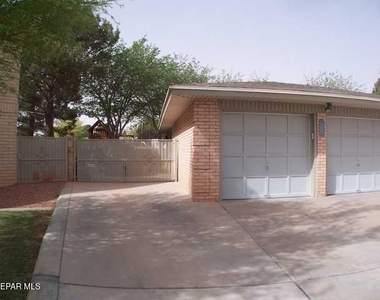 1633 Charles Owens Drive E - Photo Thumbnail 1