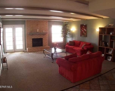 1633 Charles Owens Drive E - Photo Thumbnail 3