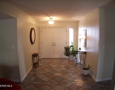 1633 Charles Owens Drive E - Photo Thumbnail 2
