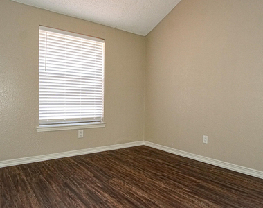 4553 Gen Maloney Circle - Photo Thumbnail 10