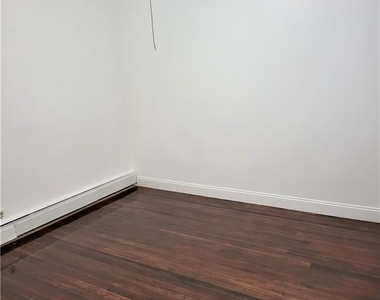 8 Erwin Place - Photo Thumbnail 17
