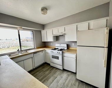 1618 Dale Douglas Drive - Photo Thumbnail 11