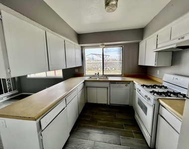 1618 Dale Douglas Drive - Photo Thumbnail 12