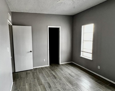 1618 Dale Douglas Drive - Photo Thumbnail 17