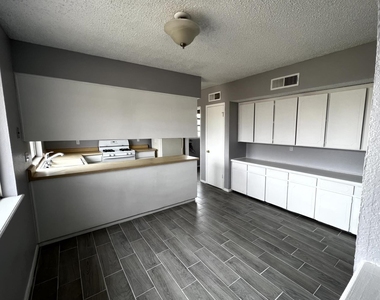 1618 Dale Douglas Drive - Photo Thumbnail 8