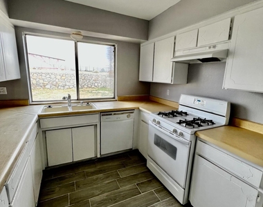 1618 Dale Douglas Drive - Photo Thumbnail 13