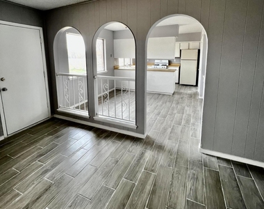 1618 Dale Douglas Drive - Photo Thumbnail 6