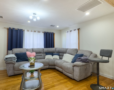 90 Seymour Street - Photo Thumbnail 3