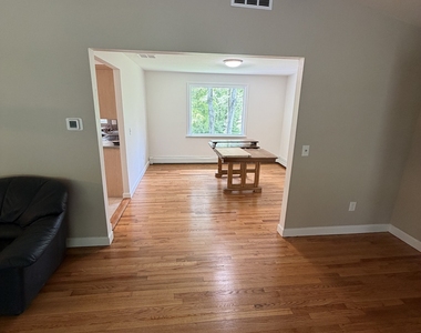 60 Mohegan Trail - Photo Thumbnail 7