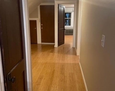 40 Quaker Lane - Photo Thumbnail 7