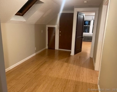 40 Quaker Lane - Photo Thumbnail 2