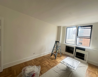 435 East 79th Street - Photo Thumbnail 5