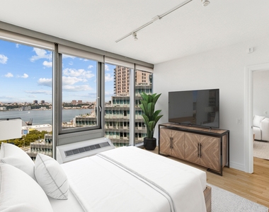 554 West 54th Street - Photo Thumbnail 3