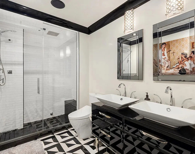 White Street - Photo Thumbnail 7