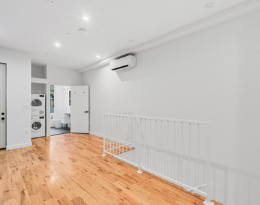 284 Suydam St - Photo Thumbnail 3