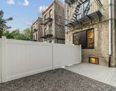 284 Suydam St - Photo Thumbnail 5