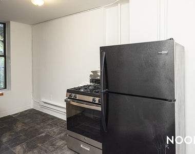 147 Starr St - Photo Thumbnail 9