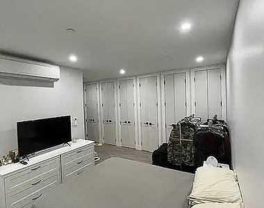 727 Dekalb Avenue - Photo Thumbnail 7