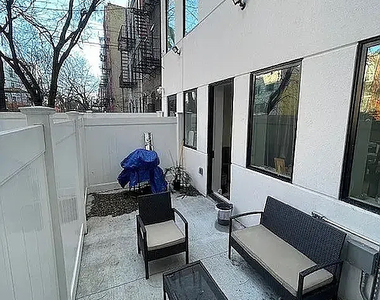 727 Dekalb Avenue - Photo Thumbnail 10