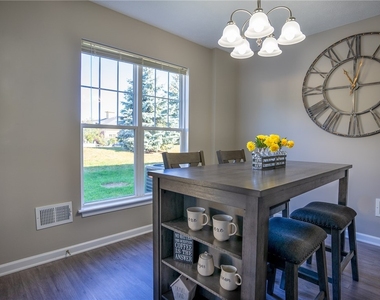 768 Royal Sunset Drive - Photo Thumbnail 4