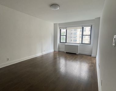 East 56th Street - Photo Thumbnail 8