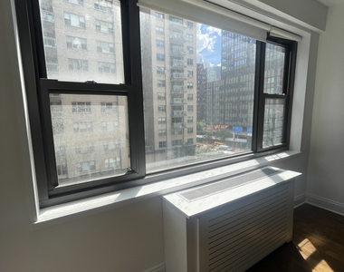 East 56th Street - Photo Thumbnail 3