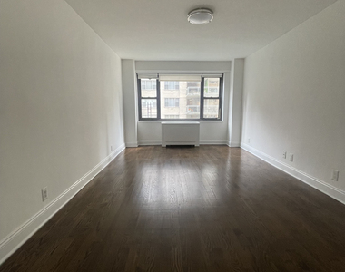 East 56th Street - Photo Thumbnail 4