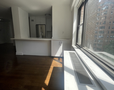 East 56th Street - Photo Thumbnail 7