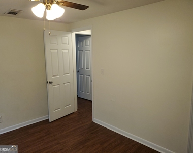 312 Crescent Drive - Photo Thumbnail 2