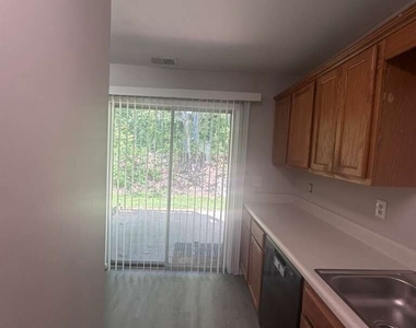 400 Stonehaven Circle - Photo Thumbnail 15