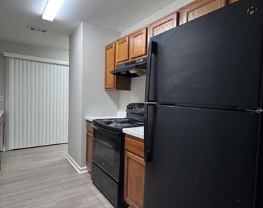 400 Stonehaven Circle - Photo Thumbnail 6
