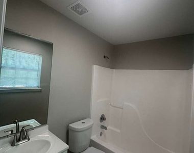 400 Stonehaven Circle - Photo Thumbnail 21