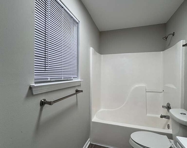 400 Stonehaven Circle - Photo Thumbnail 13