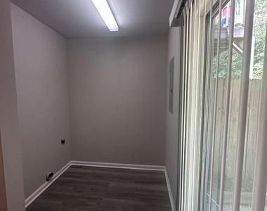 400 Stonehaven Circle - Photo Thumbnail 20