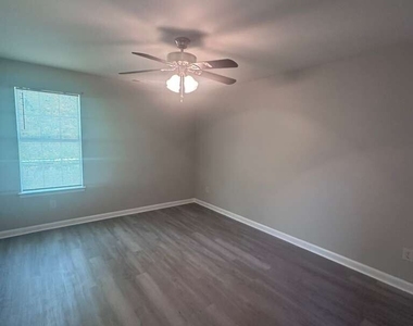400 Stonehaven Circle - Photo Thumbnail 22