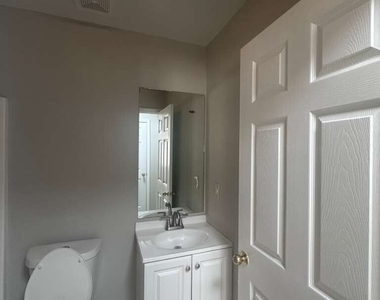 400 Stonehaven Circle - Photo Thumbnail 18