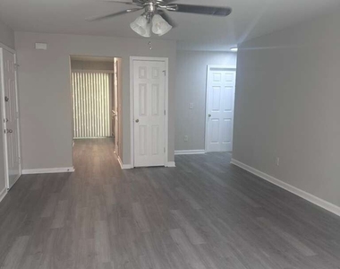 400 Stonehaven Circle - Photo Thumbnail 5