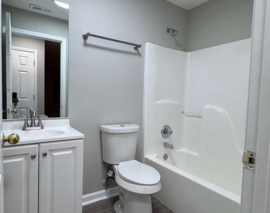 400 Stonehaven Circle - Photo Thumbnail 9