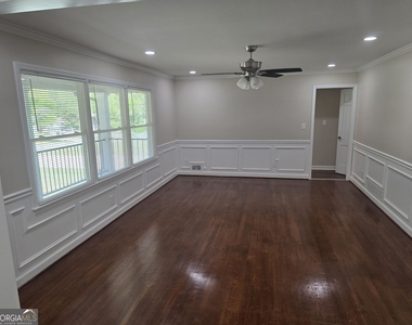 3420 Northside Drive - Photo Thumbnail 2