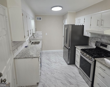 3420 Northside Drive - Photo Thumbnail 5