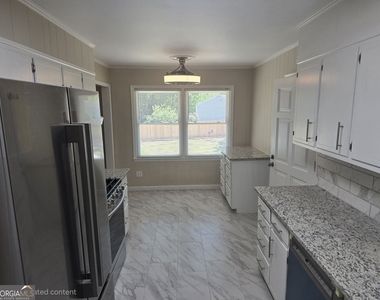 3420 Northside Drive - Photo Thumbnail 4