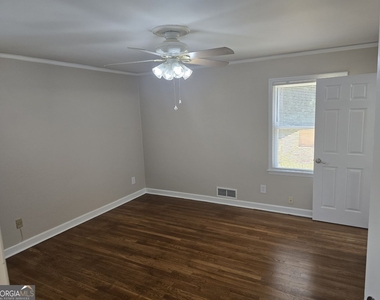 3420 Northside Drive - Photo Thumbnail 9