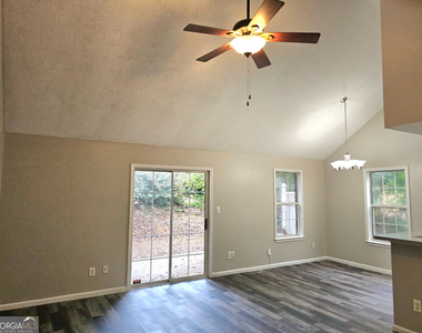 152 S Fairfield Drive - Photo Thumbnail 4