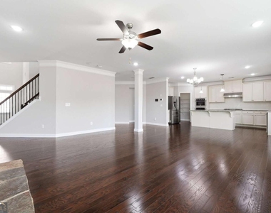 304 Cochin Drive - Photo Thumbnail 12