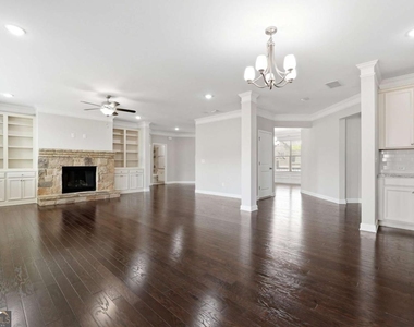 304 Cochin Drive - Photo Thumbnail 13