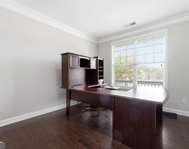 304 Cochin Drive - Photo Thumbnail 7